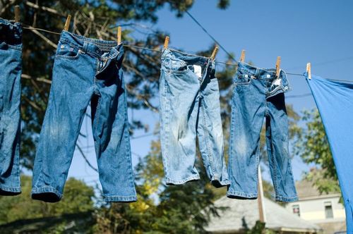 최신 회사 솔루션 정보 친환경 솔루션으로 생지 데님을 밝은 청바지로 변형하는 방법